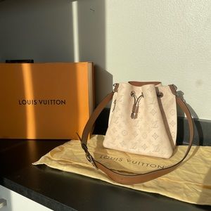 Louis Vuitton AUTHENTIC Mahina Muria Creme Bag